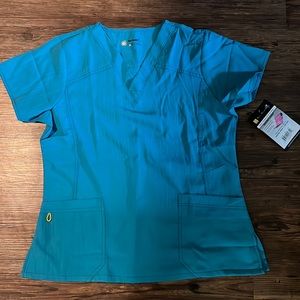 Wonder winks scrub top